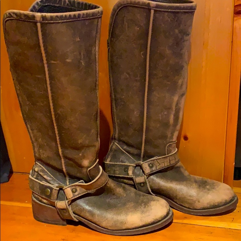 Corral distressed boot